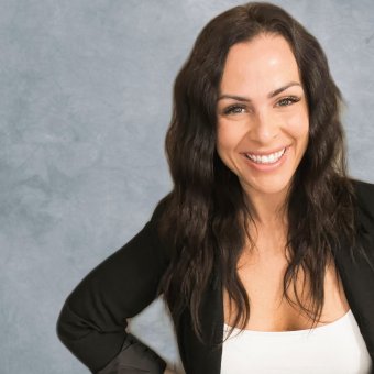 Dr. Claudia Thompson